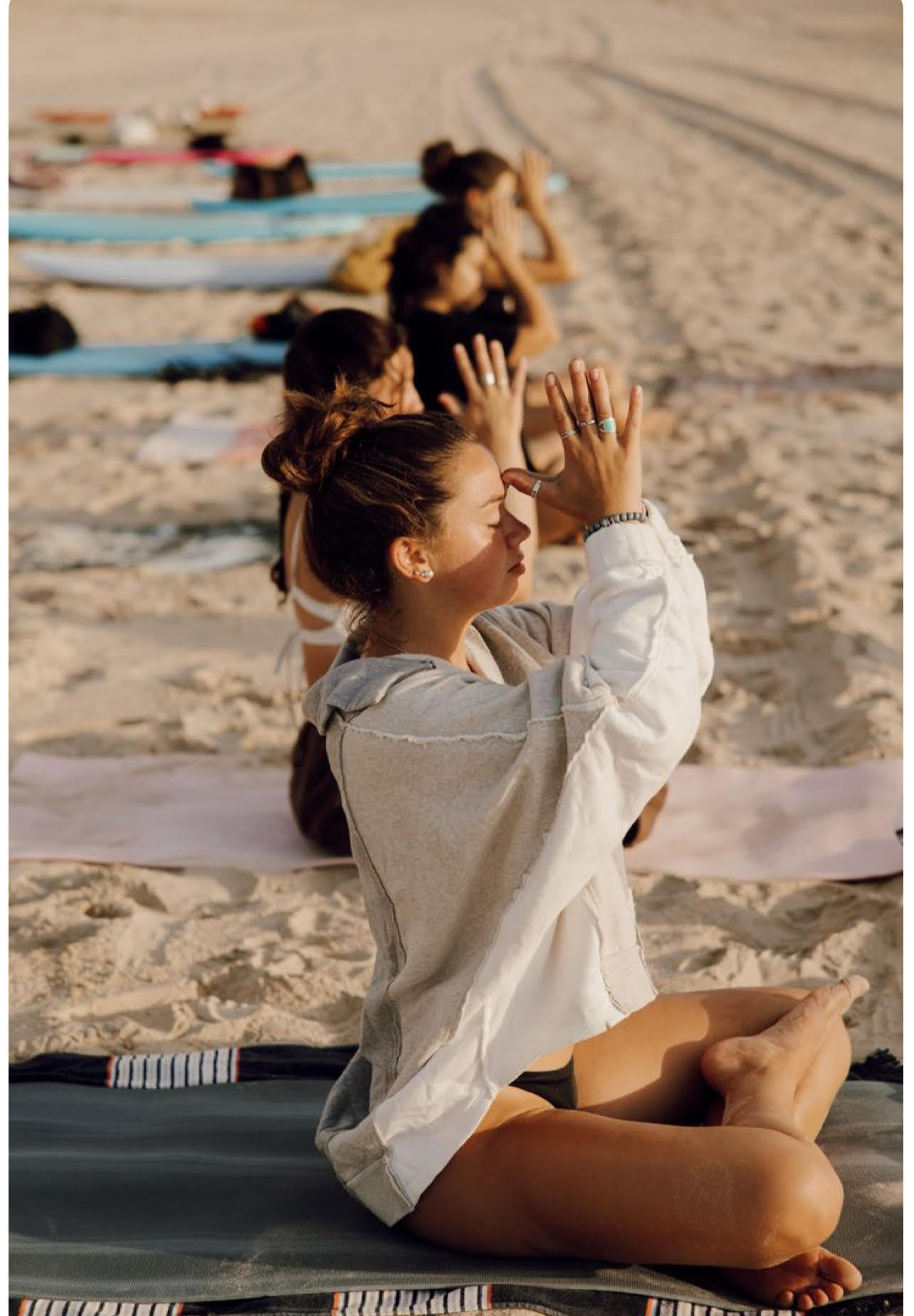 Practicar yoga en la naturaleza: un regreso a lo esencial 🌿